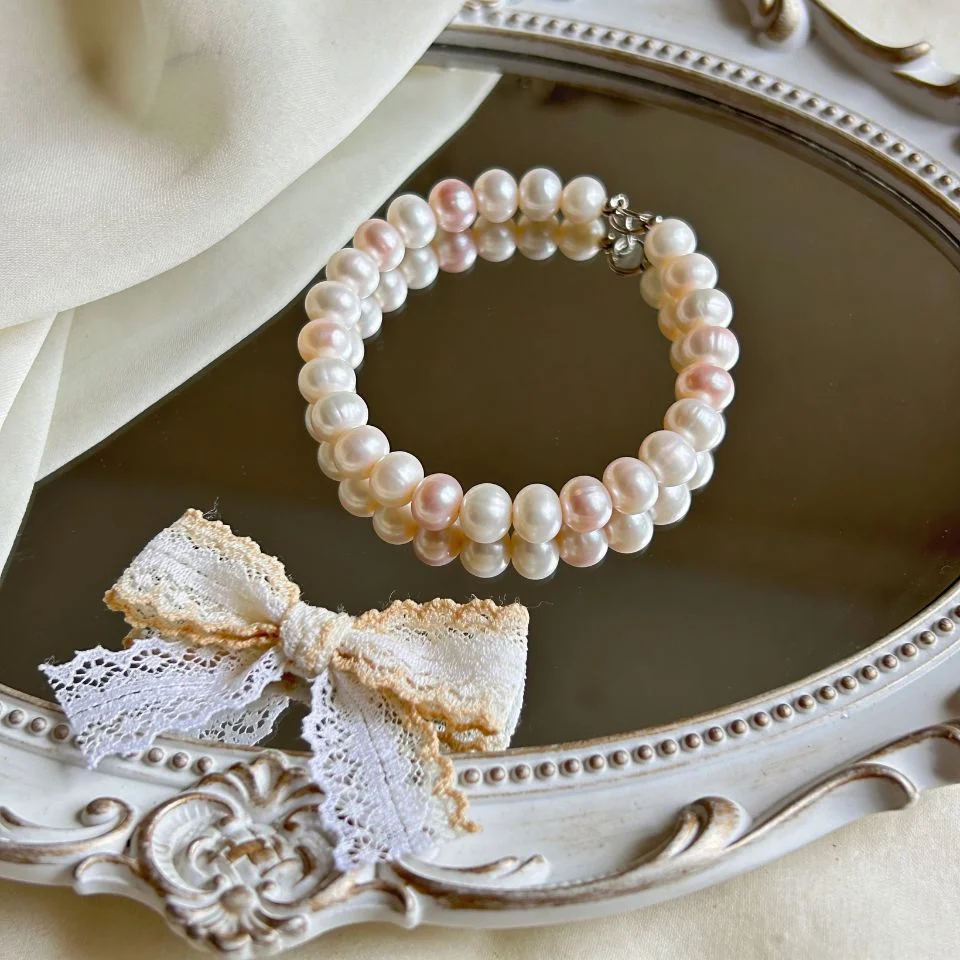 coquette-pfp-vintage-pearl-bracelet-lace-bow-antique Vintage pearl bracelet coquette pfp with delicate lace bow and antique aesthetic for elegant TikTok profile picture