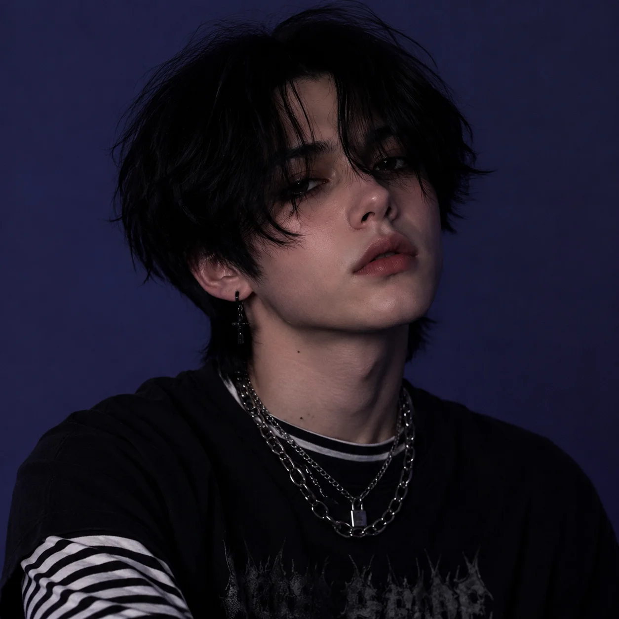 e-boy-emo-pfp-striped-long-sleeve-chains-dark-hair-discord E-boy emo pfp with layered striped long sleeve, chain accessories, dark curtain hair, and cool expression for Discord avatar